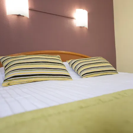 Otel Cheval De Bronze 2*