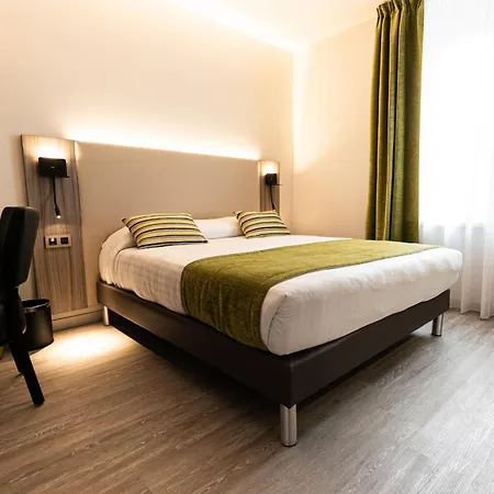 Hotel Cheval De Bronze 2*