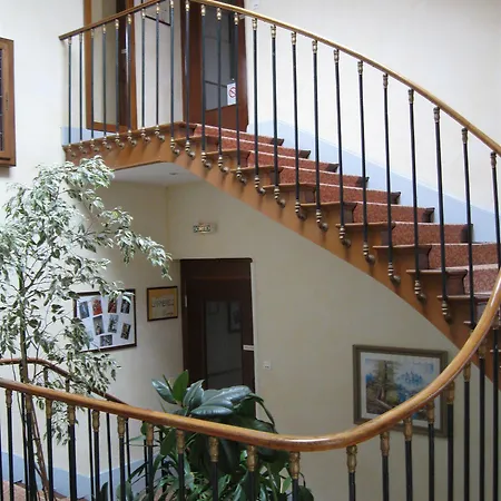 Cheval De Bronze Hotel