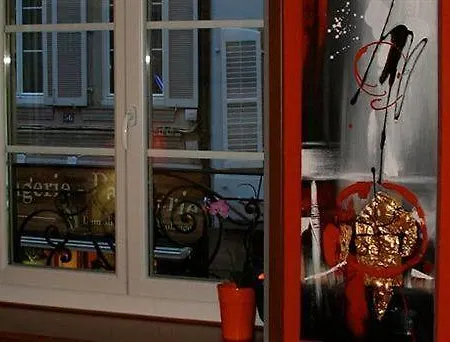 Cheval De Bronze Hotel 2*