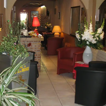 Otel Cheval De Bronze 2*
