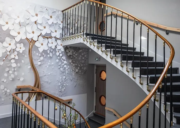 Cheval De Bronze Hotel