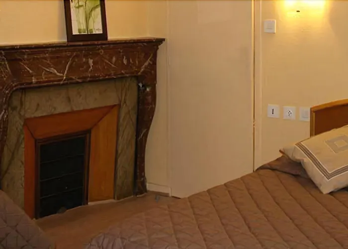 Cheval De Bronze Hotel 2*