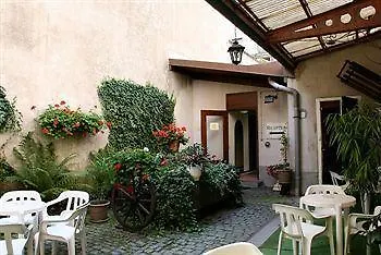 Cheval De Bronze Hotel